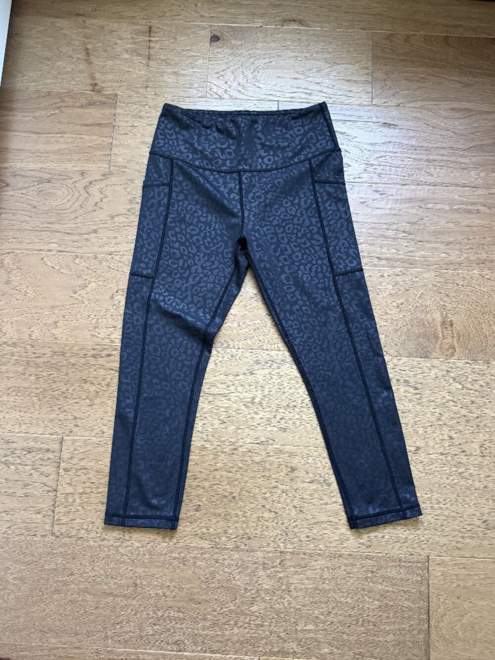 CVG Black Leopard Capri Leggings, Size Small